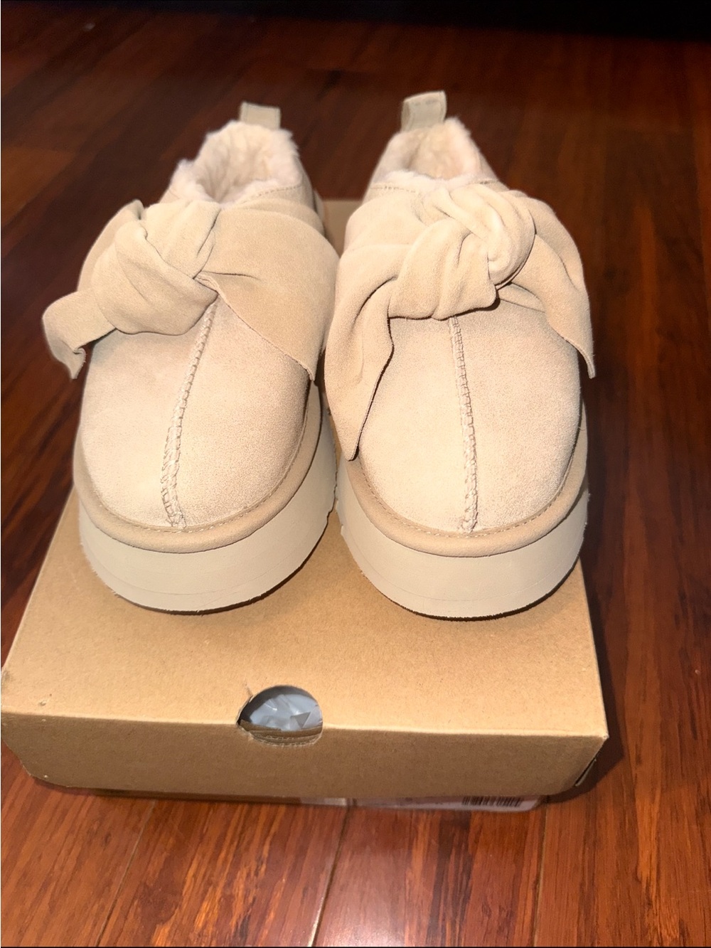 UGG Women's Beige Bow Slip-On Platform Slippers